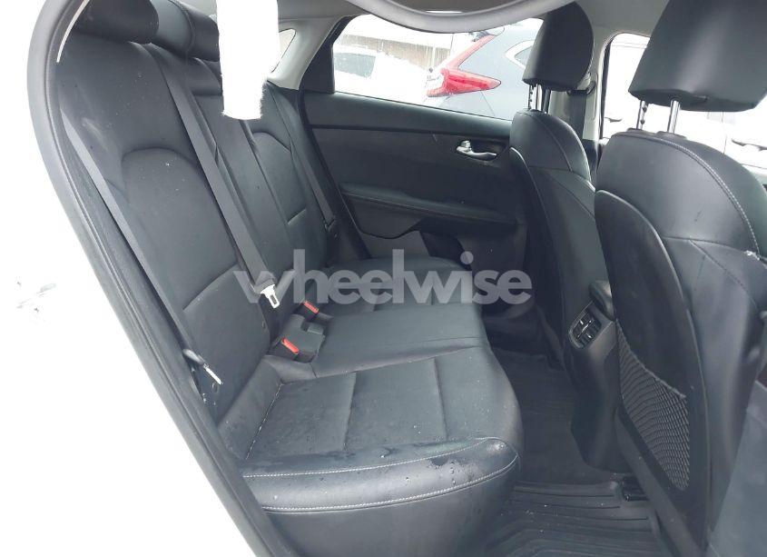 Photo 8 of 2019 Kia Forte EX (VIN 3KPF54AD5KE033848)
