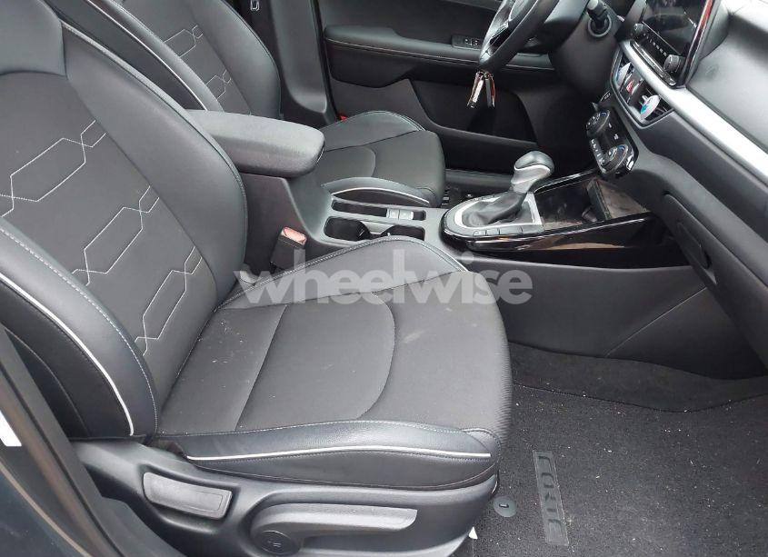 Photo 5 of 2024 Kia Forte GT LINE (VIN 3KPF54AD5RE795359)