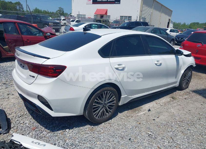 Photo 4 of 2024 Kia Forte GT-LINE (VIN 3KPF54AD7RE692573)