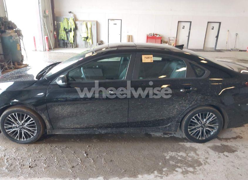 Photo 14 of 2022 Kia Forte GT-LINE (VIN 3KPF54AD8NE436551)