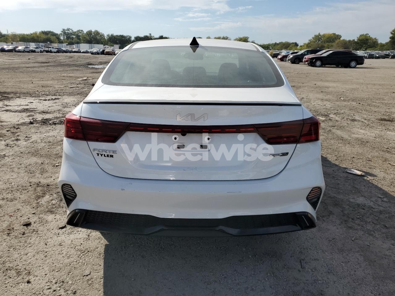 Photo 6 of 2024 KIA FORTE GT LINE (VIN 3KPF54AD8RE730618)