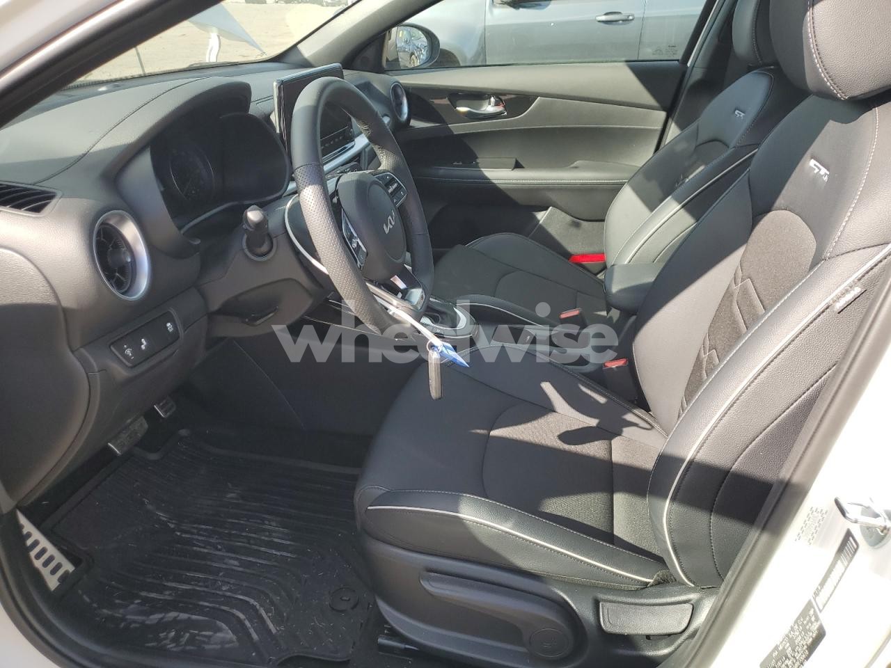 Photo 7 of 2024 KIA FORTE GT LINE (VIN 3KPF54AD8RE730618)