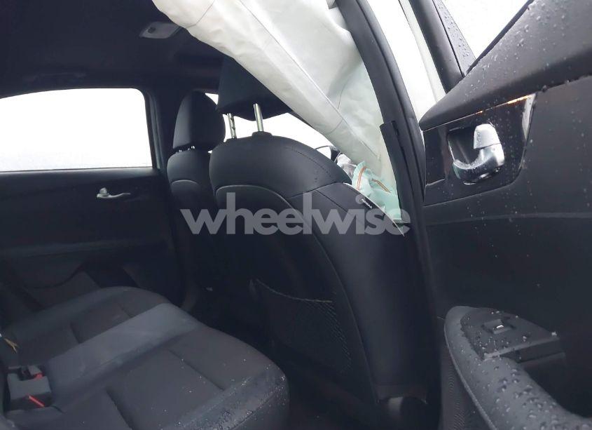 Photo 8 of 2024 Kia Forte GT-LINE (VIN 3KPF54AD8RE805026)