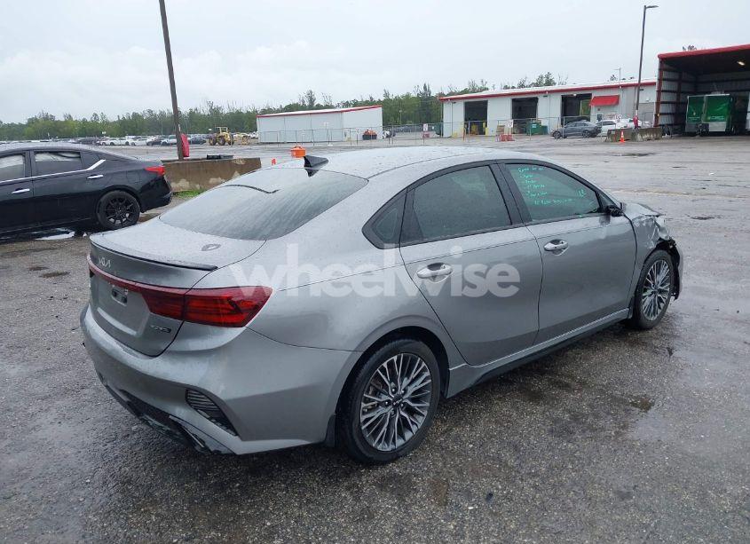 Photo 4 of 2024 Kia Forte GT-LINE (VIN 3KPF54AD8RE828578)