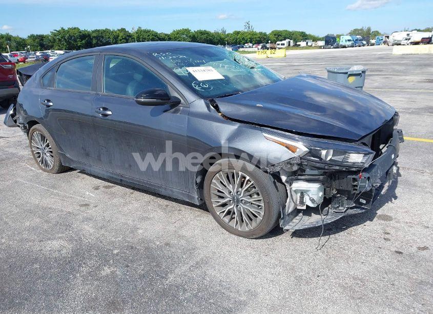 2024 Kia Forte GT-LINE (VIN 3KPF54AD9RE799558) main photo