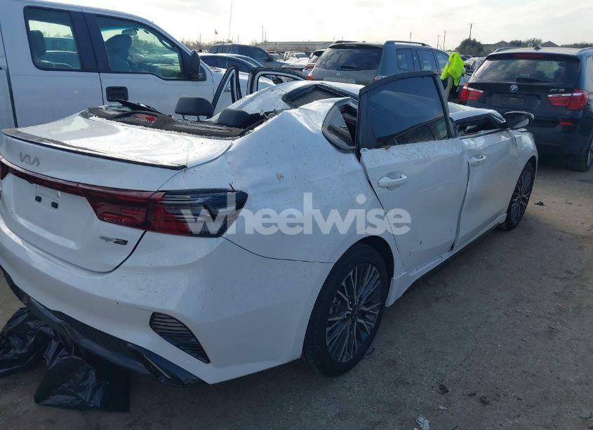 Photo 4 of 2024 Kia Forte GT-LINE (VIN 3KPF54AD9RE804192)