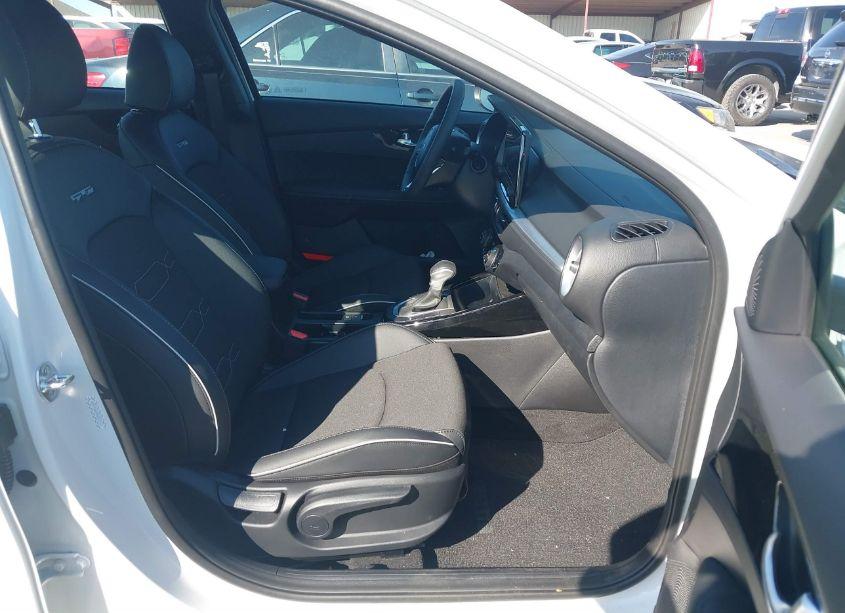 Photo 5 of 2024 Kia Forte GT-LINE (VIN 3KPF54AD9RE807111)