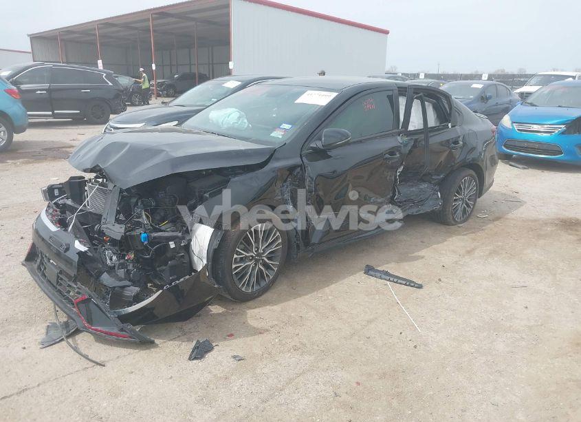 Photo 2 of 2024 Kia Forte GT-LINE (VIN 3KPF54AD9RE820957)