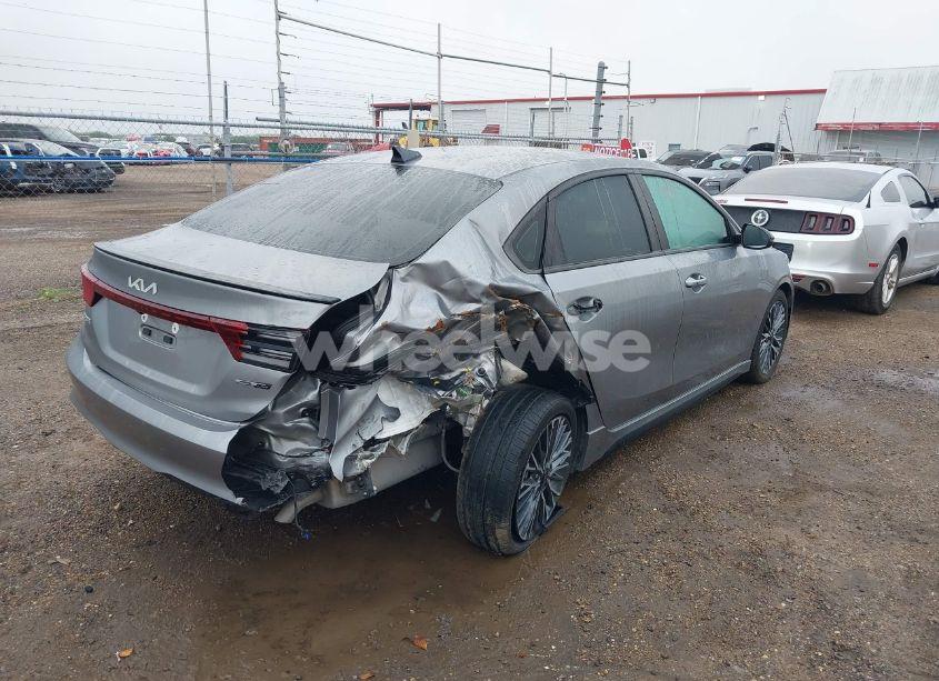 Photo 4 of 2024 Kia Forte GT-LINE (VIN 3KPF54ADXRE724304)