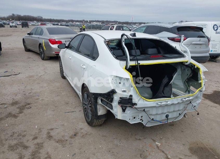 Photo 3 of 2024 Kia Forte GT-LINE (VIN 3KPF54ADXRE739563)