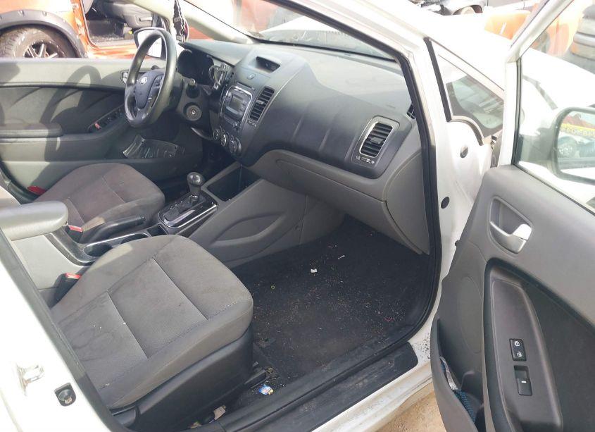 Photo 5 of 2017 Kia Forte LX (VIN 3KPFK4A70HE012353)