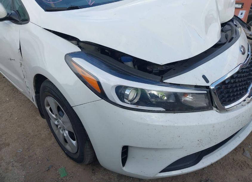 Photo 6 of 2017 Kia Forte LX (VIN 3KPFK4A70HE012353)