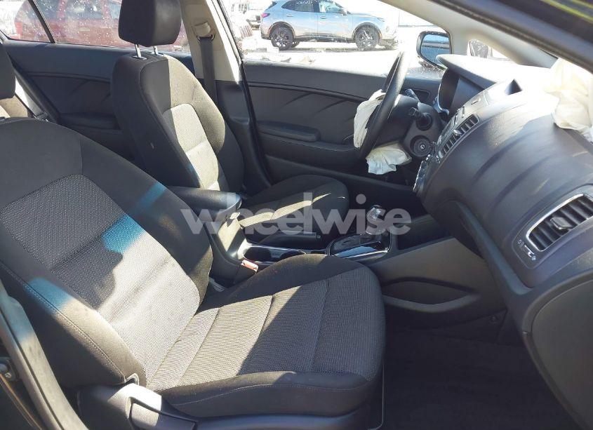 Photo 5 of 2017 Kia Forte LX (VIN 3KPFK4A70HE024910)