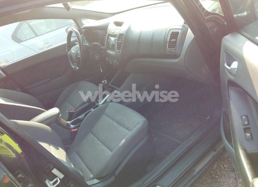 Photo 5 of 2017 Kia Forte LX (VIN 3KPFK4A70HE032926)