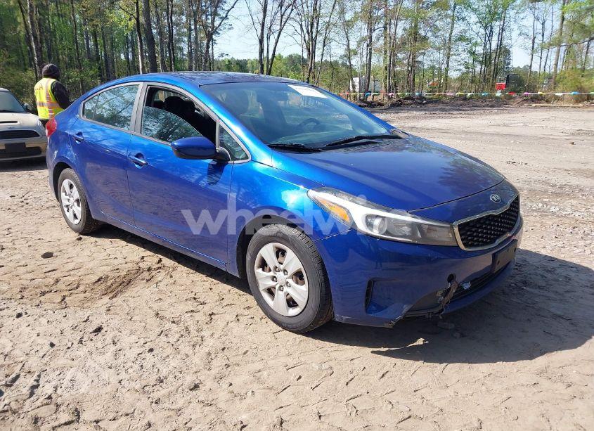 2017 Kia Forte LX (VIN 3KPFK4A70HE052223) main photo