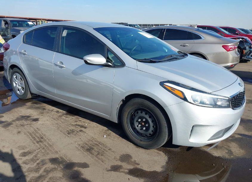 2017 Kia Forte LX (VIN 3KPFK4A70HE054120) main photo