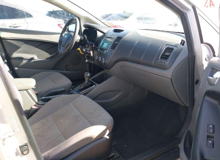 Photo 5 of 2017 Kia Forte LX (VIN 3KPFK4A70HE054120)