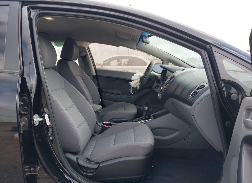 Photo 5 of 2017 Kia Forte LX (VIN 3KPFK4A70HE066218)