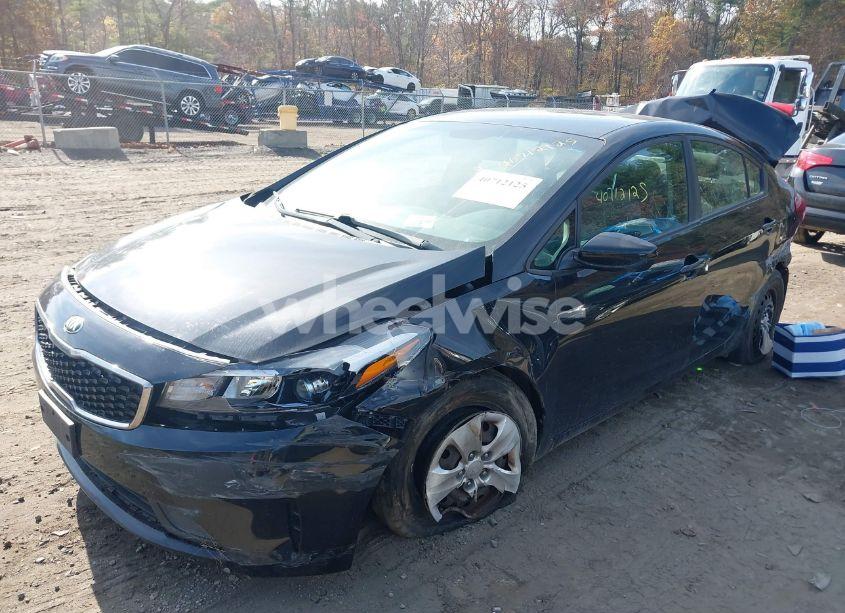 Photo 2 of 2017 Kia Forte LX (VIN 3KPFK4A70HE084329)