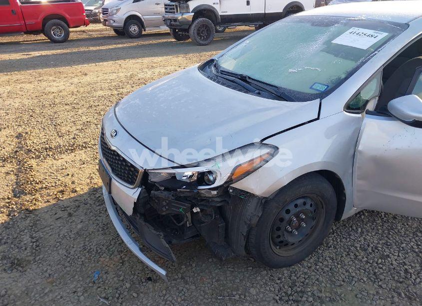Photo 6 of 2017 Kia Forte LX (VIN 3KPFK4A70HE093189)