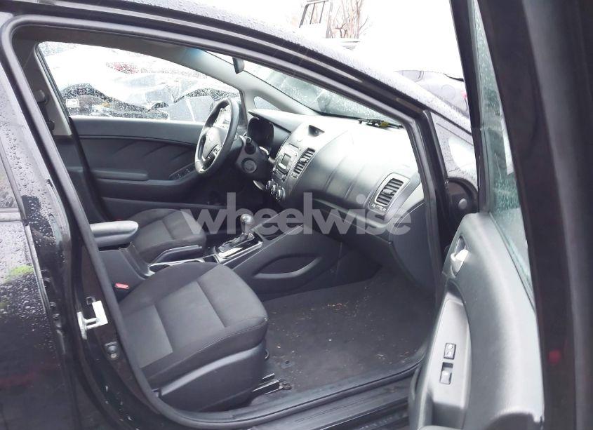 Photo 5 of 2017 Kia Forte LX (VIN 3KPFK4A70HE113036)