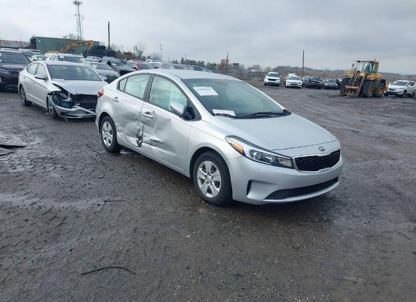 2017 Kia Forte LX (VIN 3KPFK4A70HE133576) main photo