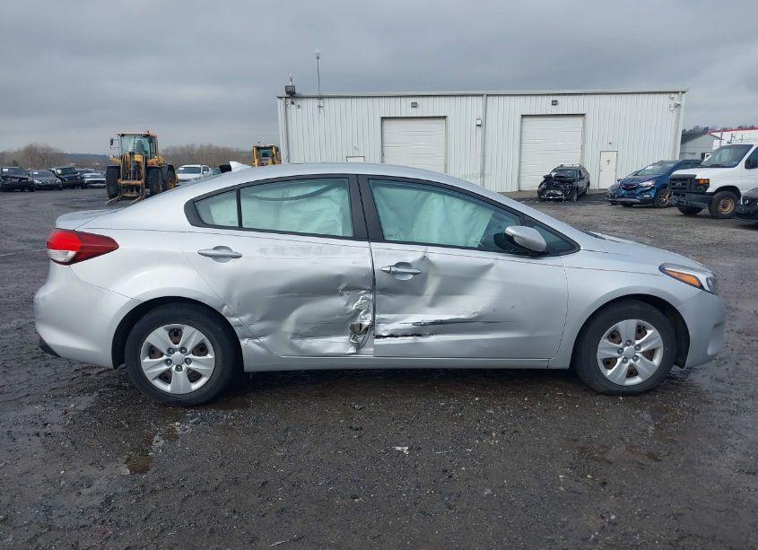 Photo 13 of 2017 Kia Forte LX (VIN 3KPFK4A70HE133576)