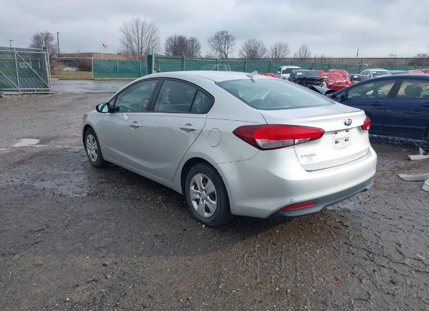 Photo 3 of 2017 Kia Forte LX (VIN 3KPFK4A70HE133576)