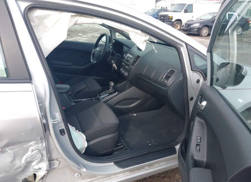 Photo 5 of 2017 Kia Forte LX (VIN 3KPFK4A70HE133576)