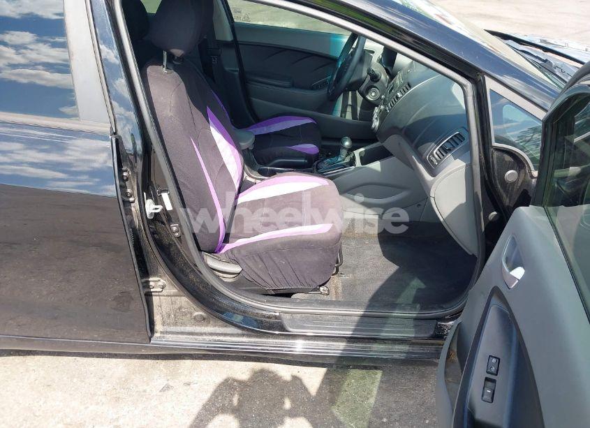 Photo 5 of 2017 Kia Forte LX (VIN 3KPFK4A70HE141659)