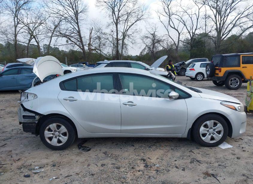 Photo 13 of 2017 Kia Forte LX (VIN 3KPFK4A70HE146781)