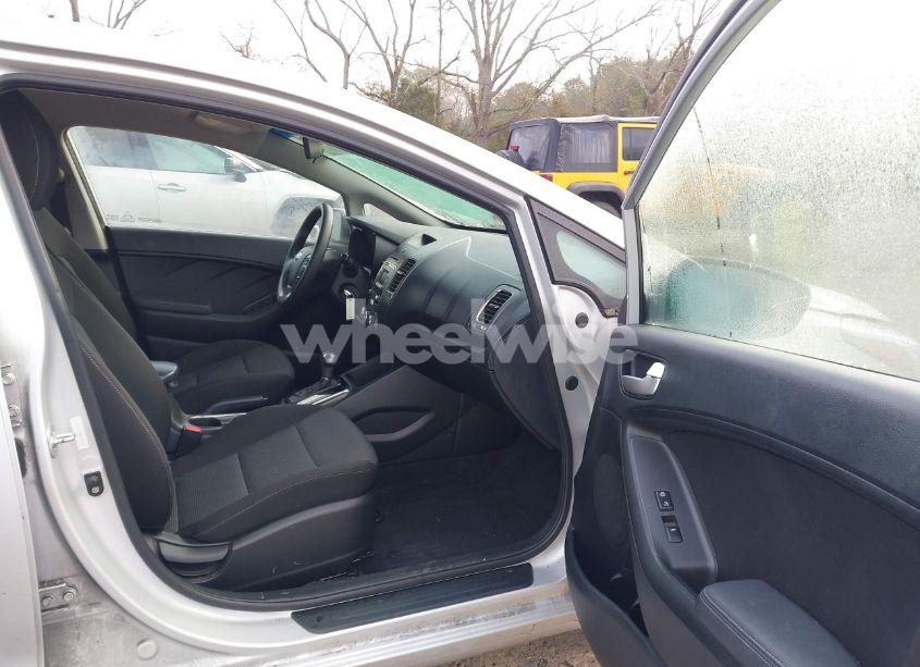 Photo 5 of 2017 Kia Forte LX (VIN 3KPFK4A70HE146781)