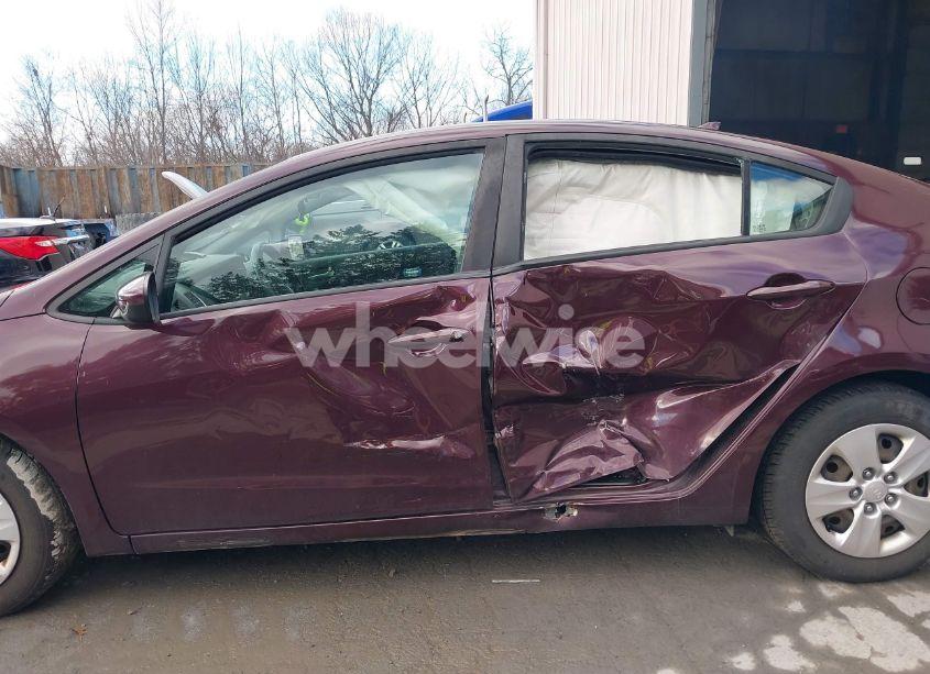 Photo 6 of 2017 Kia Forte LX (VIN 3KPFK4A70HE158364)