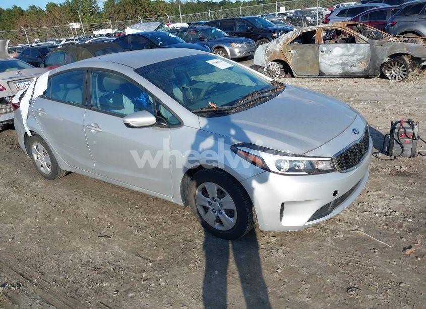 2018 Kia Forte LX (VIN 3KPFK4A70JE167765) main photo