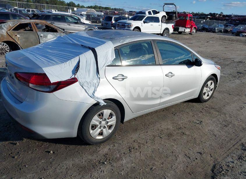 Photo 4 of 2018 Kia Forte LX (VIN 3KPFK4A70JE167765)