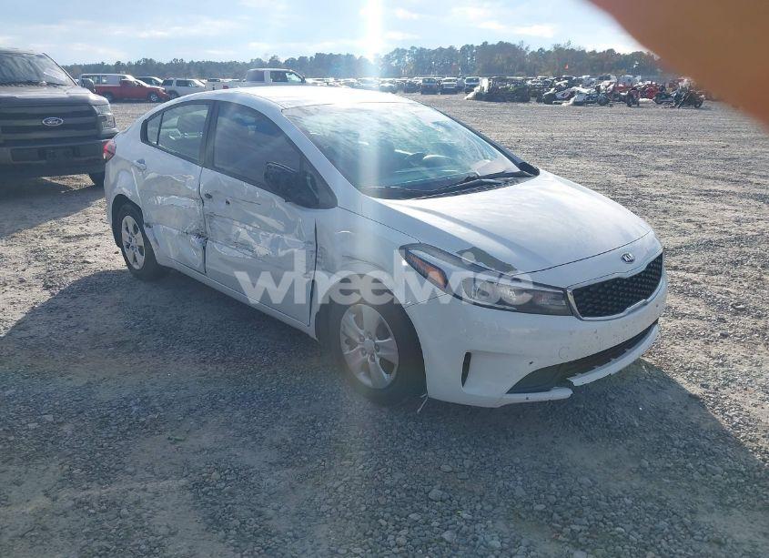 2018 Kia Forte LX (VIN 3KPFK4A70JE180550) main photo