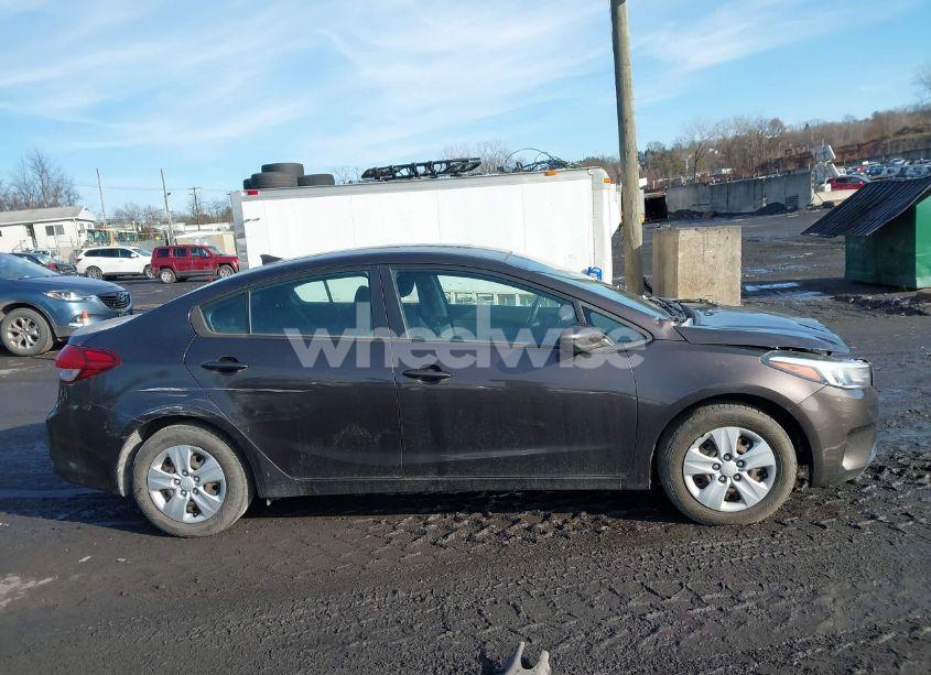 Photo 13 of 2018 Kia Forte LX (VIN 3KPFK4A70JE205690)