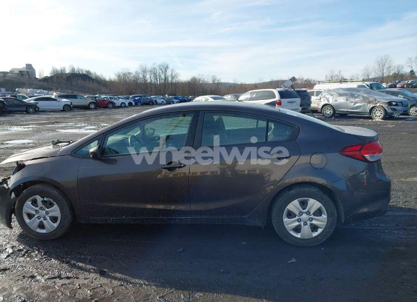 Photo 14 of 2018 Kia Forte LX (VIN 3KPFK4A70JE205690)