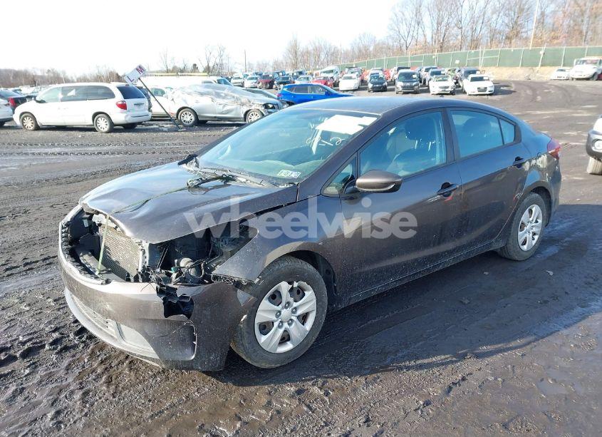 Photo 2 of 2018 Kia Forte LX (VIN 3KPFK4A70JE205690)