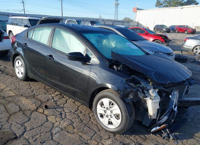 2018 Kia Forte LX (VIN 3KPFK4A70JE213935) main photo