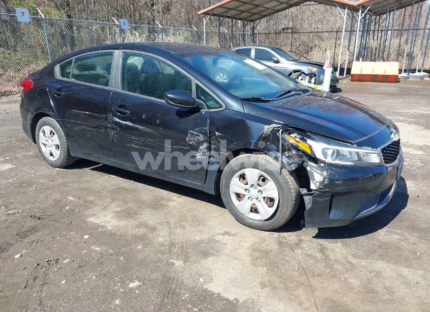 2018 Kia Forte LX (VIN 3KPFK4A70JE235109) main photo