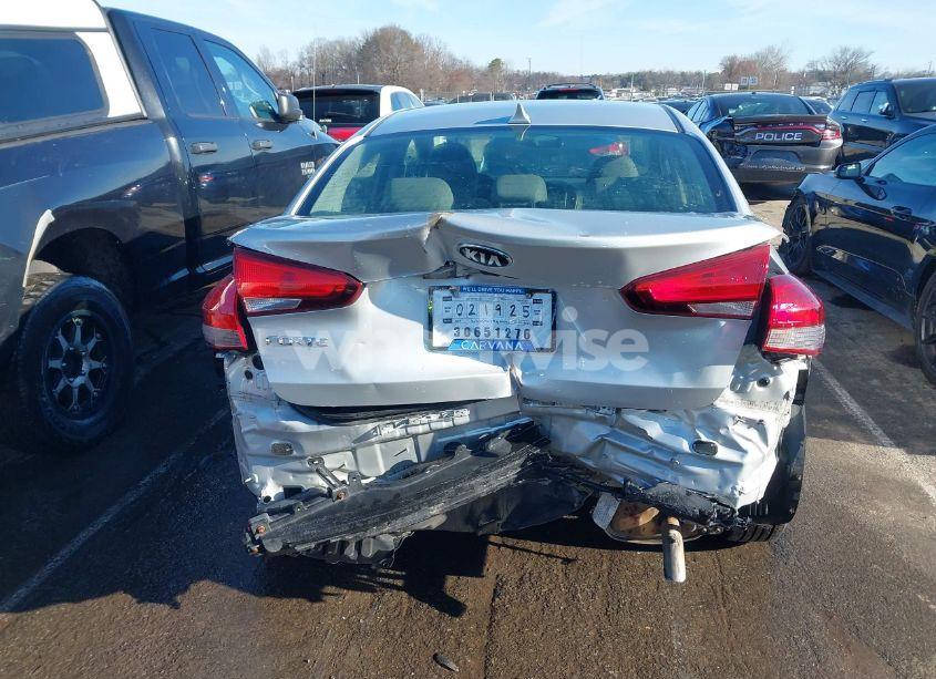 Photo 6 of 2018 Kia Forte LX (VIN 3KPFK4A70JE244053)