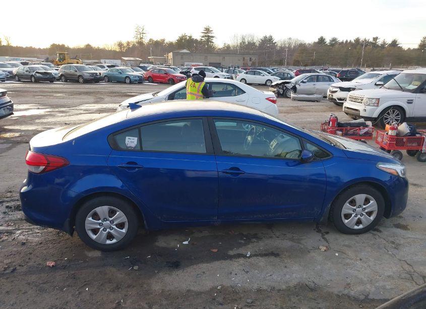 Photo 13 of 2017 Kia Forte LX (VIN 3KPFK4A71HE012412)