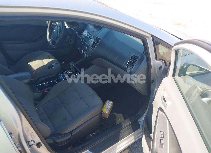 Photo 5 of 2017 Kia Forte LX (VIN 3KPFK4A71HE012605)