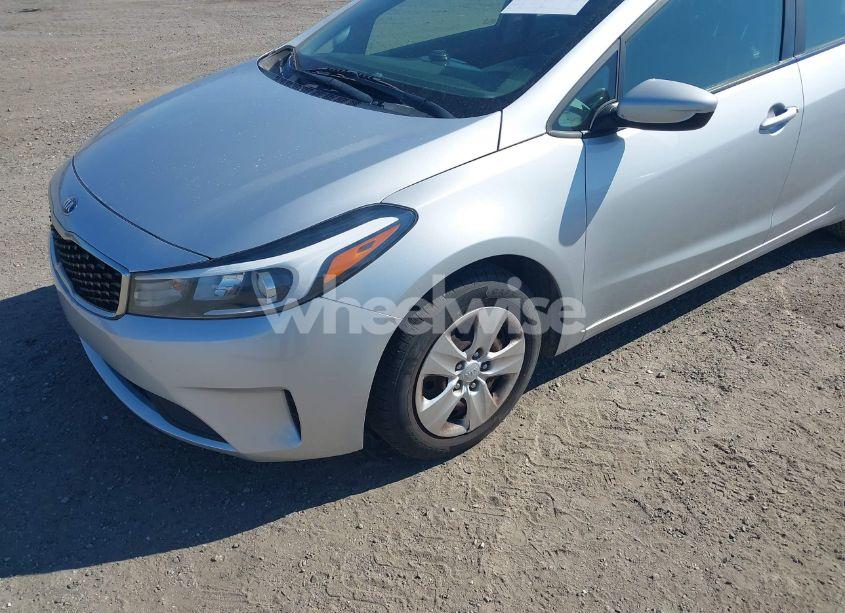 Photo 6 of 2017 Kia Forte LX (VIN 3KPFK4A71HE012605)