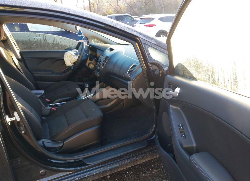 Photo 5 of 2017 Kia Forte LX (VIN 3KPFK4A71HE013091)