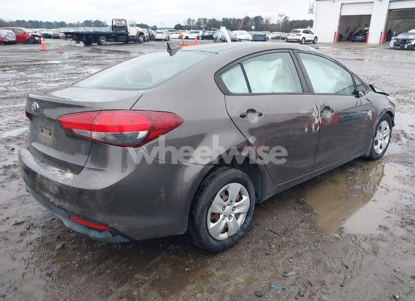 Photo 4 of 2017 Kia Forte LX (VIN 3KPFK4A71HE049539)