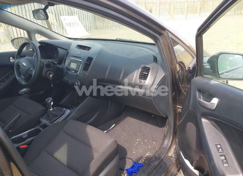 Photo 5 of 2017 Kia Forte LX (VIN 3KPFK4A71HE050187)