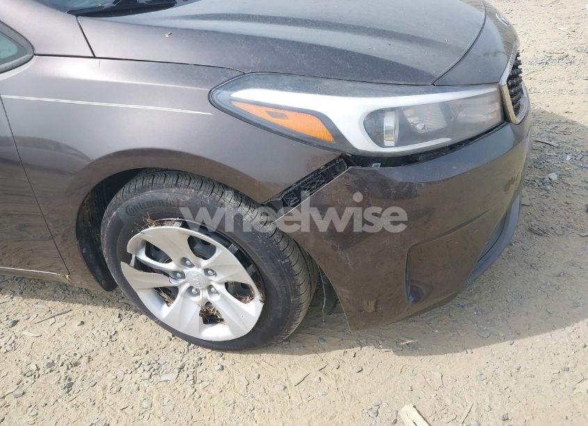 Photo 6 of 2017 Kia Forte LX (VIN 3KPFK4A71HE050187)