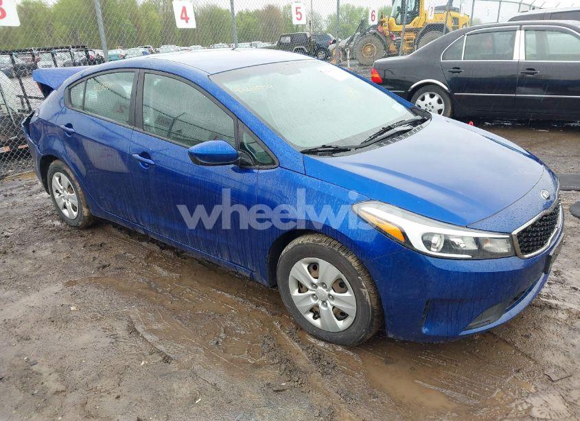 2017 Kia Forte LX (VIN 3KPFK4A71HE052215) main photo